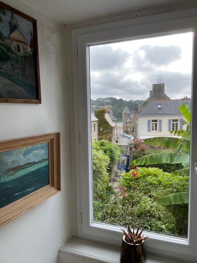 Appartement De 1634 Avec Balcon Au Sud Sur Jardin En Plein Coeur Historique Treguier Exterior photo