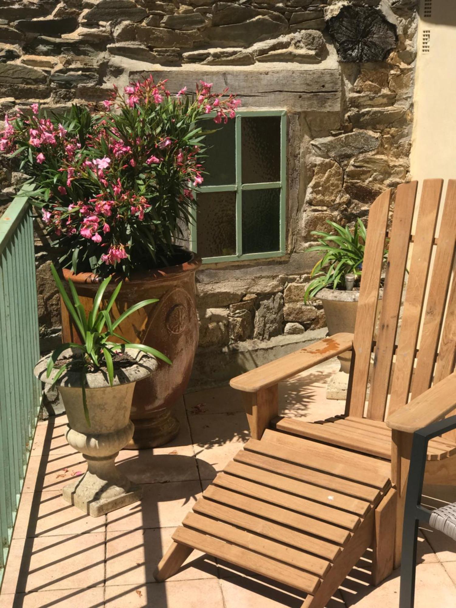 Appartement De 1634 Avec Balcon Au Sud Sur Jardin En Plein Coeur Historique Treguier Exterior photo
